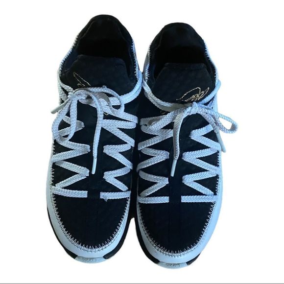 Nike Lebron 17 Low Metallic Gold Sneakers CD5007-101 - Picture 2 of 8